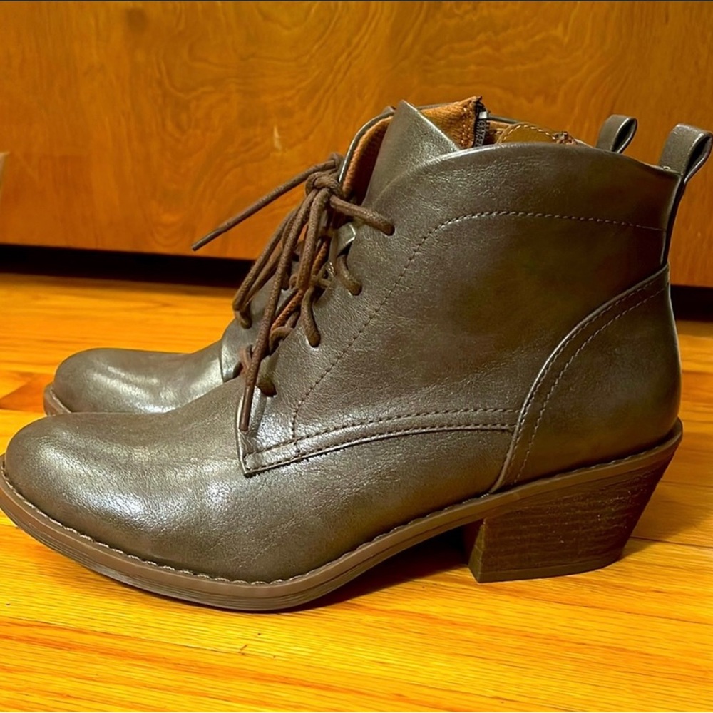 EUC Eurosoft by Sofft Anyse lace up booties size 7 - Picture 3 of 4